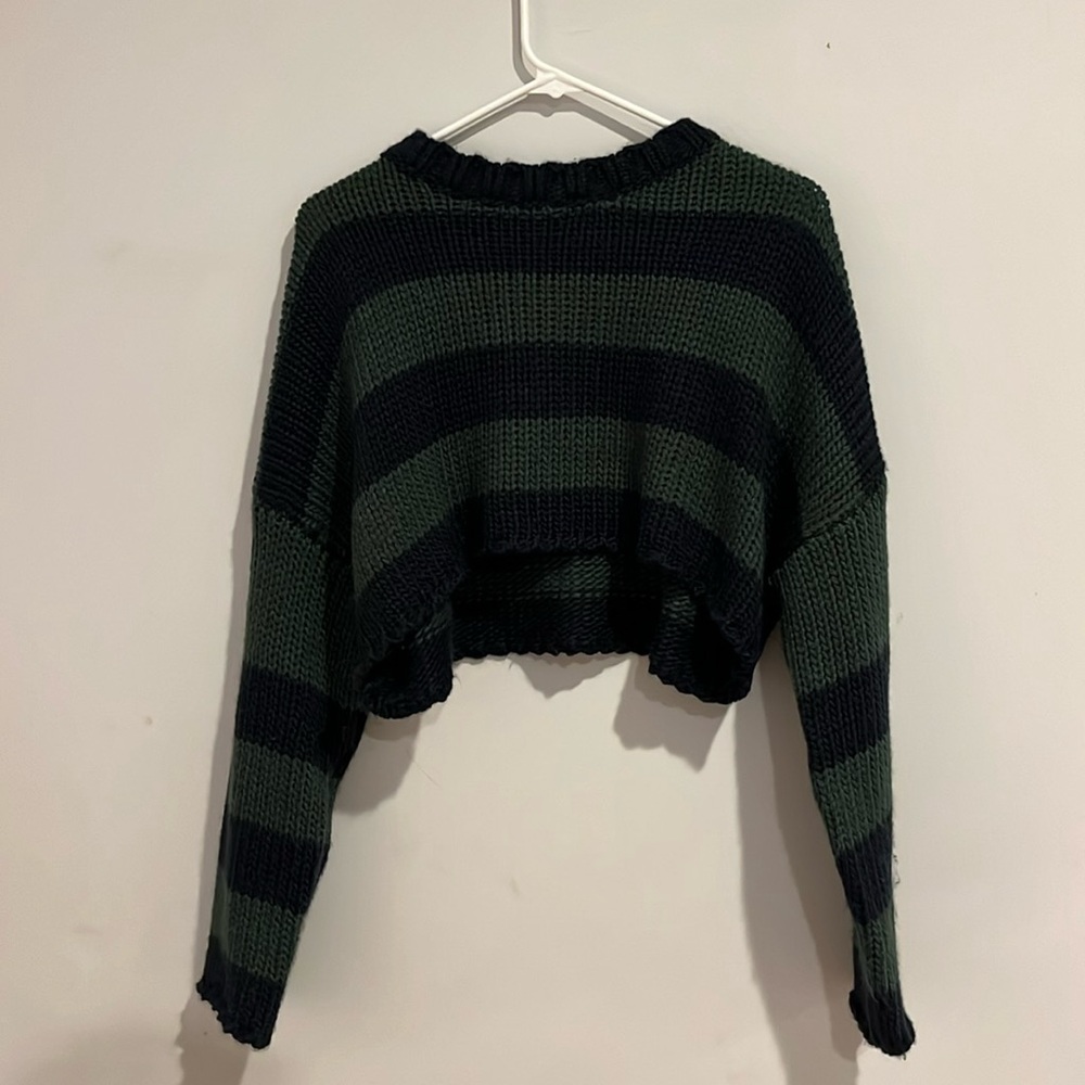 Edikted cropped knit sweater. Navy and green.